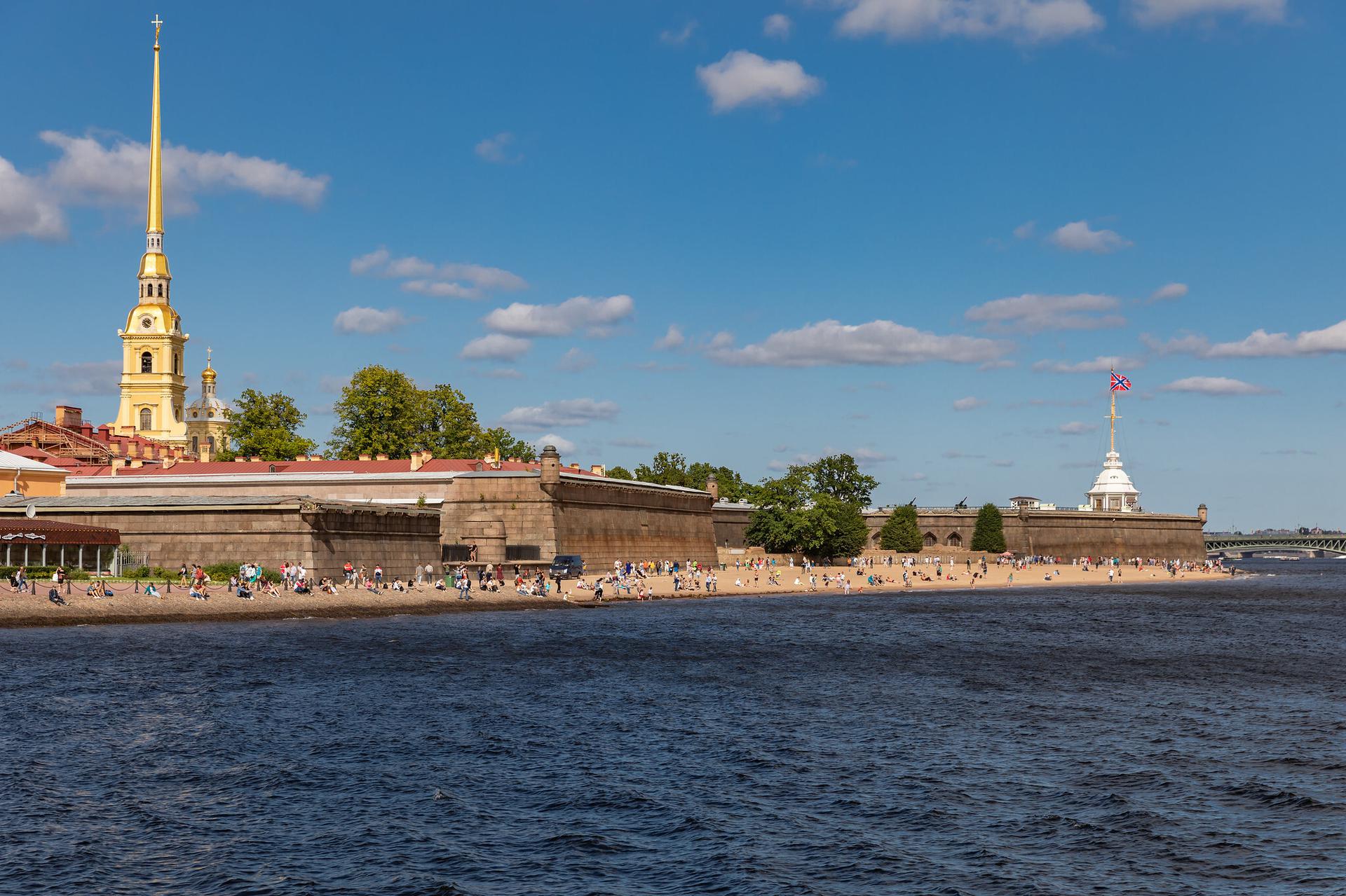 Пляж Петропавловской крепости Санкт-Петербург